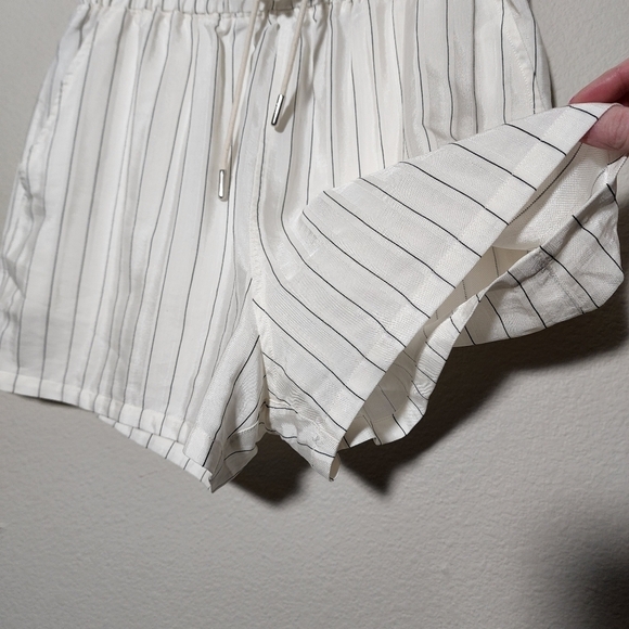 RTA Tara high rise silky stripe Paper Bag shorts in white black stripe size M - Picture 9 of 14